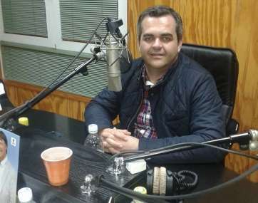 Dario López, en los estudios de Radio Faycán (Foto TA)