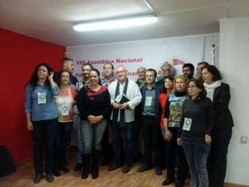 Cayo Lara con los miembros del nuevo órgano de dirección de IUC (Foto TA)