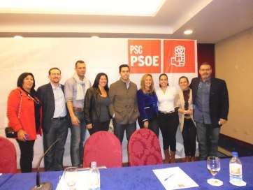 Miembros del PSOE de Telde con Trinidad Jiménez (Foto TA)