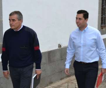 Los dos concejales socialistas (Foto TA)