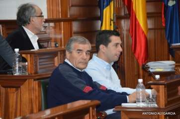 Los dos nuevos ediles del PSOE, en un Pleno (Foto Antonio Alí)