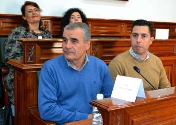 Los dos ediles del PSOE, en el Pleno de este viernes (Foto Daniel Ojeda)