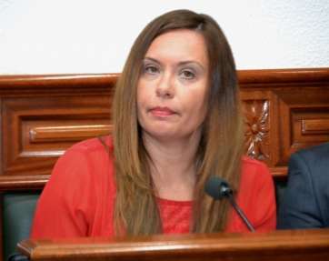 La concejala Herminia Demetrio, durante su intervención en el Pleno de este viernes (Foto TA)