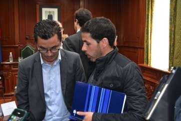 Héctor Suárez con Pablo Rodríguez el pasado viernes en el Pleno (Foto Daniel Ojeda)