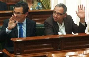 Imagen de archivo de Pablo Rodríguez y Daniel Martin durante un Pleno (Foto TA)