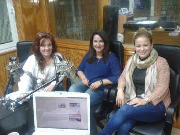 Lidia Mejías, Mari Carmen Umpiérrez y Migdalia Rodríguez en Radio Faycan (TA)