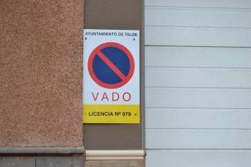 Imagen de un placa de vado en Telde (Foto TA)