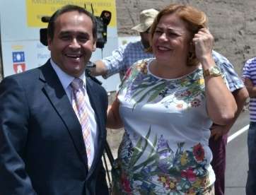 El consejero Antonio Hernández Lobo y la alcaldesa Mari Carmen Castellano (Foto TA)