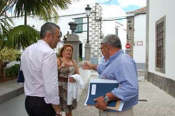 La alcaldesa y el funcionario destituido (Foto TA)