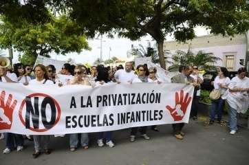 Portesta en contra del cierre de las Escuelas Infantiles (Foto TA)