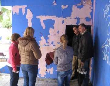 Los ediles con vecinos de la zona (Foto TA)