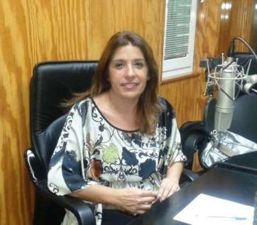 Carmen Hernández en los estudios de Radio Faycan (Foto TA)