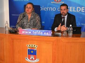 La alcaldesa y el gerente de Aguas de Telde, Gustavo Gómez (Foto Daniel Ojeda)