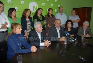 Imagen de la rueda de prensa en la que Jiménez anunció su renuncia al acta de concejal (Foto TA)