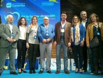 Representantes del PP de Telde con el ministro José Manuel Soria (Foto TA)
