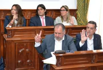 Ediles del Gobierno local durante el Pleno de este viernes (Foto Daniel Ojeda)