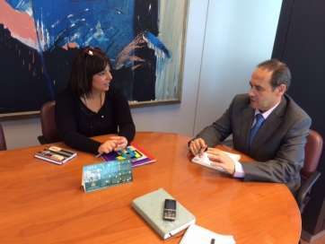 Momento de la reunión para tratar asuntos de solidaridad internacional (Foto TA)