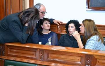 Los concejales de NC Telde, conversando en el Pleno del pasado viernes durante un receso (Foto TA)