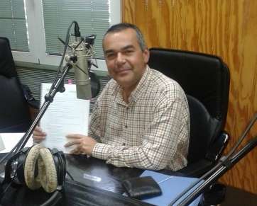 Álvaro Monzón en los estudios de Radio Faycan (Foto TA)