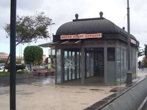 Uno de los quioscos de la rambla de Arnao (Foto Juan Carlos M. Naranjo)