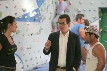 Imagen de archivo de Pablo Rodríguez en el rocódromo que gestiona Tara Climb en La Garita (Foto TA)