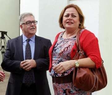 El presidente insular José Miguel Bravo de Laguna (i) junto a la alcaldesa Mari Carmen Castellano (d) (Foto TA)
