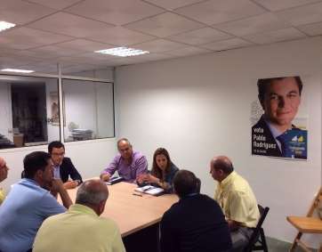 Un momento de la reunión entre Dávila y los taxistas (Foto TA)
