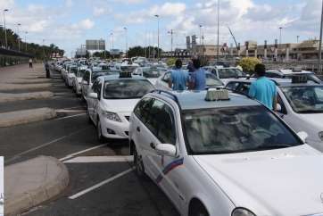 Protesta de los taxistas en el aeropuerto (Foto TA)