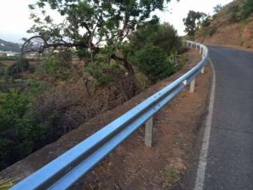 Nuevo vallado en la carretera de Arenales (Foto TA)