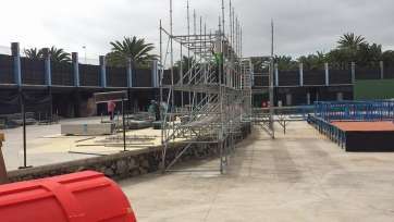 Imagen del montaje del escenario del Carnaval de Telde (Foto TA)