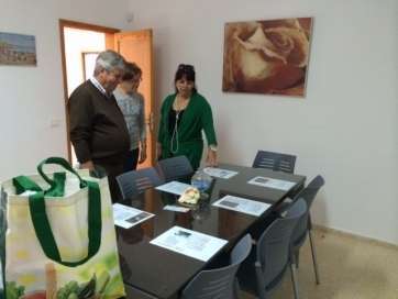 Gloria Cabrera durante una visita al colectivo vecinal de La Pardilla (Foto TA)