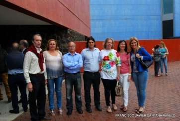 Miembros de la delegación de Telde, a la llegada al mitin (Foto Francisco J. Santana)