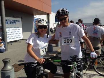 Pablo Rodríguez participó en la marcha. En la imagen junto a la exedila Migdalia Rodríguez (Foto TA)
