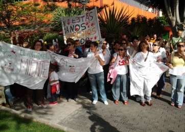 Trabajadoras y afectados por el cierre de las Escuelas Infantiles (Foto TA)