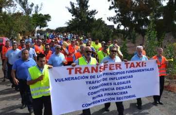 Taxistas de Telde e Ingenio durante la protesta del pasado miércoles (Foto TA)