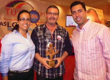 Gregorio Viera (c) junto a sus compañeros socialistas de Telde Alejandro Ramos (d) y Saraiba Leal (i) (Foto TA)