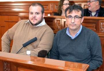Rubén Rodríguez (i) y Juan Francisco Artiles (d), concejales de Más por Telde (Foto TA)