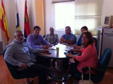 Reunión entre miembros de NC y representantes de los taxistas (Foto TA)
