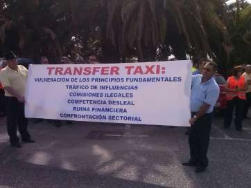 Protestas de taxistas contra el tránsfer (Foto TA)