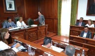 Enrique Orts, a su llegada al Pleno de este lunes (Foto TA)