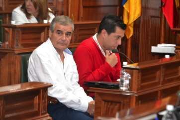 Ediles socialistas durante el Pleno (Foto TA)