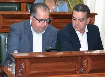 Juan Martel (i) y Mario Torres (d), concejales del CCN en el Ayuntamiento de Telde (Foto TA)