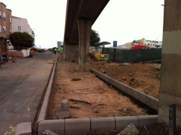 Obras que, según los vecinos, podrían afectar a la salida del barrio a la GC-1 (Foto TA)