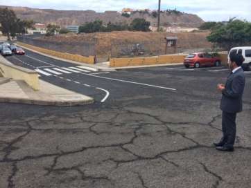 El edil Héctor Suárez supervisando una de las actuaciones realizadas desde su departamento (Foto TA)