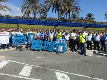 Protesta de los taxistas en el aeropuerto (Foto TA)