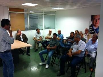 Pablo Rodríguez durante el encuentro con los mayores de CC (Foto TA)