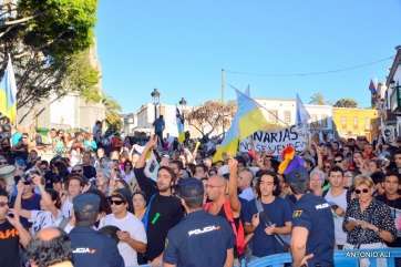 Cientos de personas se concentraron para protestar en los aledaños de San Juan (Foto Antonio Alí)