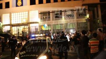 Concentración ante la Comisaría de la Policía en Telde (Foto Telde.tv)
