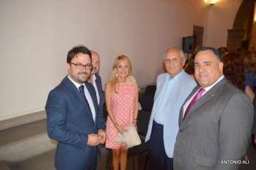 Antona (i) con un grupo de cargos del PP, en el pregón de Soria (Foto Antonio Alí)
