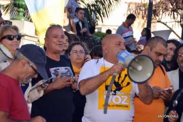 Arístides Rodríguez, líder de la plataforma Telde Responde, ayer en la protesta (Foto Antonio Alí)